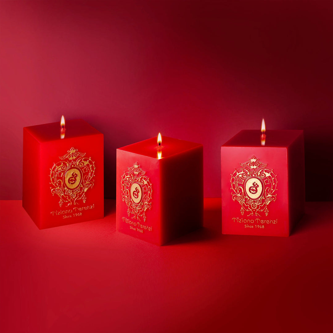 Vela Spicy Snow Dama, edición navideña limitada - Vela de terapia de aire en cubos rojos